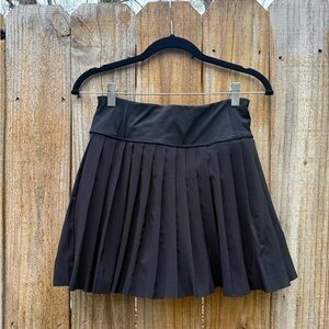 Black Athleta pleated tennis skirt